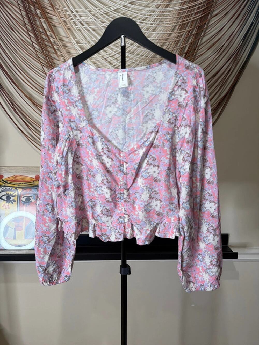 Abound V-neck floral crop top NWOT L 2829